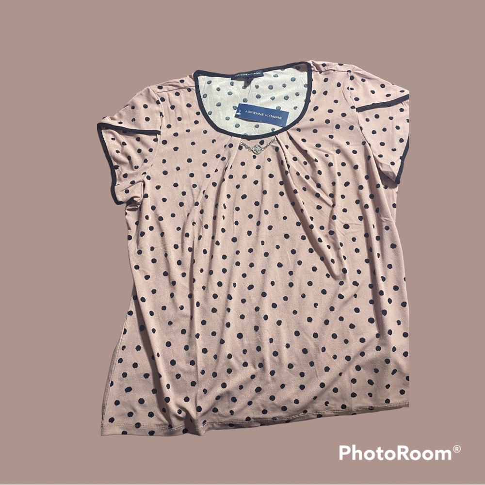 Black dots pink top